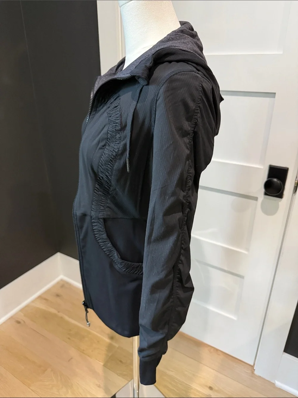 lululemon Black Hooded Zip Jacket/Windbreaker with Contour Seams NWOT